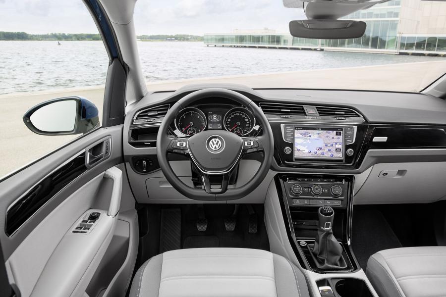  Volkswagen Touran 2015 года  (фото 25 из 26)